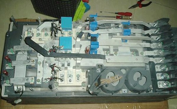 變頻器常見(jiàn)故障原因及處理方法——西安泰富西瑪電機(jī)(西安西瑪電機(jī)集團(tuán)股份有限公司)官方網(wǎng)站 變頻器常見(jiàn)故障原因及處理方法——西安泰富西瑪電機(jī)(西安西瑪電機(jī)集團(tuán)股份有限公司)官方網(wǎng)站