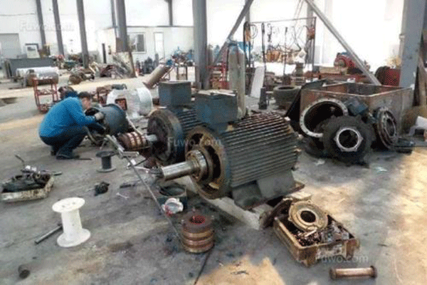 西安西瑪電機(jī)驅(qū)動軸修理中軸向間隙的測量。