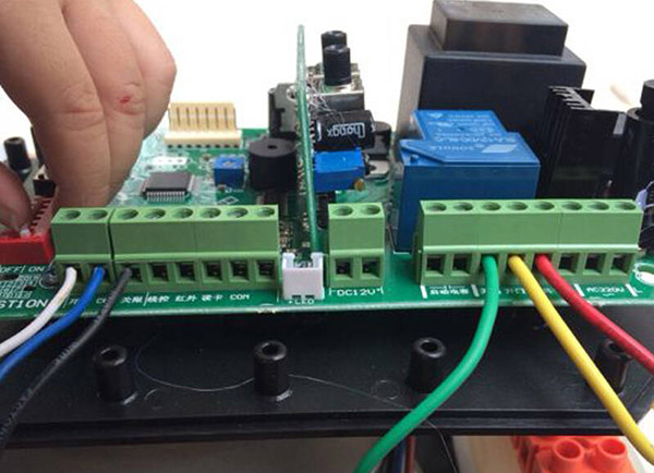 開(kāi)門(mén)機(jī)智能一體遙控平移門(mén)電機(jī)系統(tǒng) 開(kāi)門(mén)機(jī)智能一體遙控平移門(mén)電機(jī)系統(tǒng)